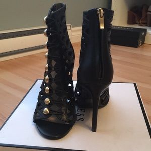 BNIB Guess shoes